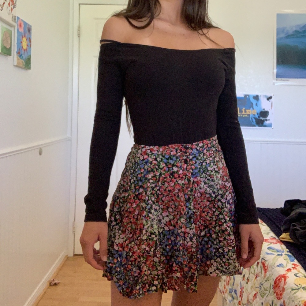 The cutest urban outfitters skirt !